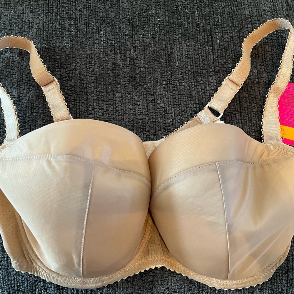 NWT Tan Full-Coverage Underwire Bra with Adjustable Straps